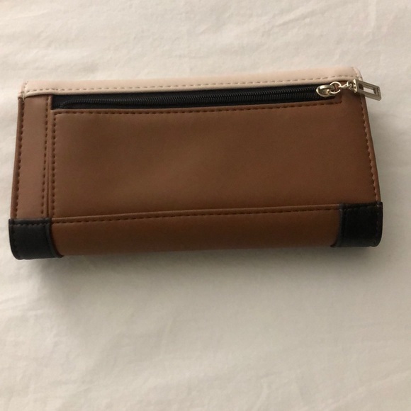 Guess wallet - Picture 3 of 6